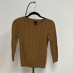 Cable knit fitted sweater. Love this perfect fall orange. 3/4 sleeve xs H&M.